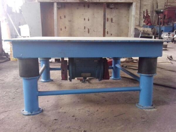 振動(dòng)平臺(tái)的電機(jī)為什么能左右移動(dòng)？